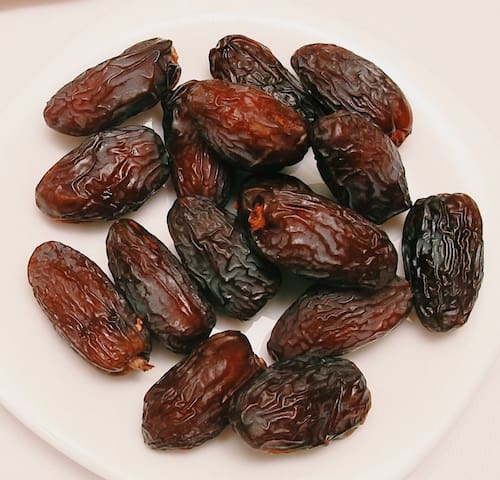 تصویر 1 از خرید خرما پیارم مروارید سیاه + 700 گرم